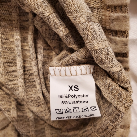 Womens crop top. - Picture 3 of 3